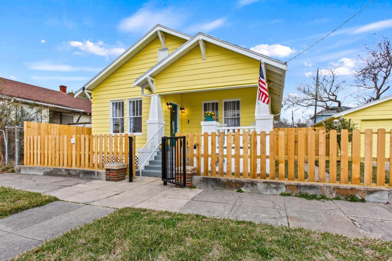 Chateau Des Amis Galveston Exterior photo